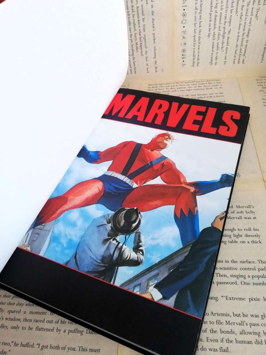 Marvels (Marvel Ultimate Graphic Novel Collection #13) [Graphic Novel]