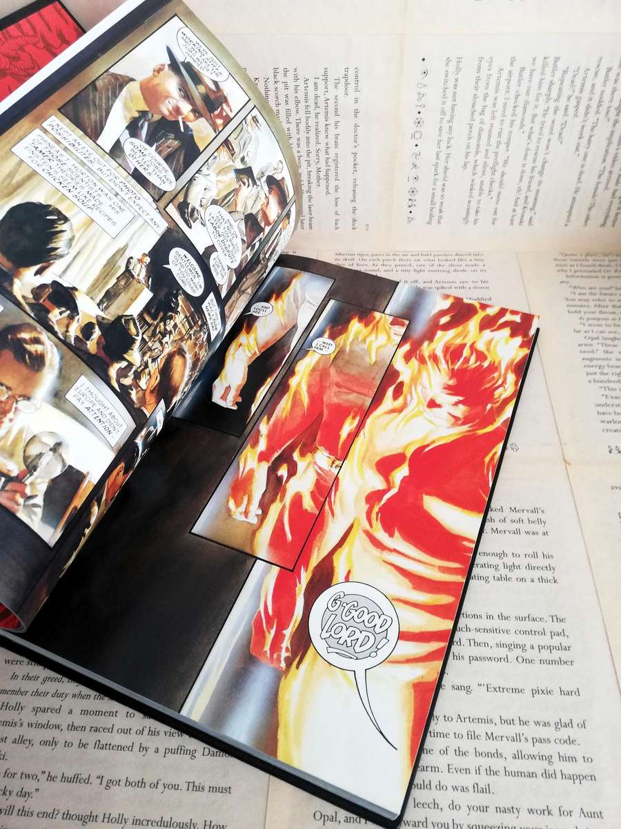 Marvels (Marvel Ultimate Graphic Novel Collection #13) [Graphic Novel]