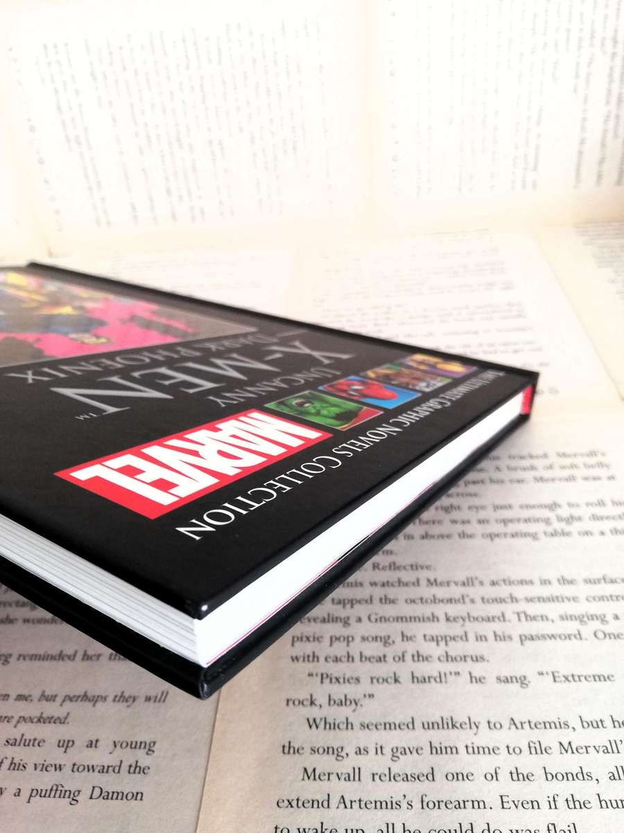 Uncanny X-men: Dark Phoenix (Marvel Ultimate Graphic Novel Collection #2) [Graphic Novel]