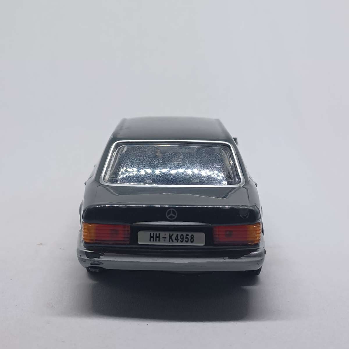 Universal Hobbies DY062 Mercedes S-Class - James Bond Collection - Tomorrow Never Dies - 1/43