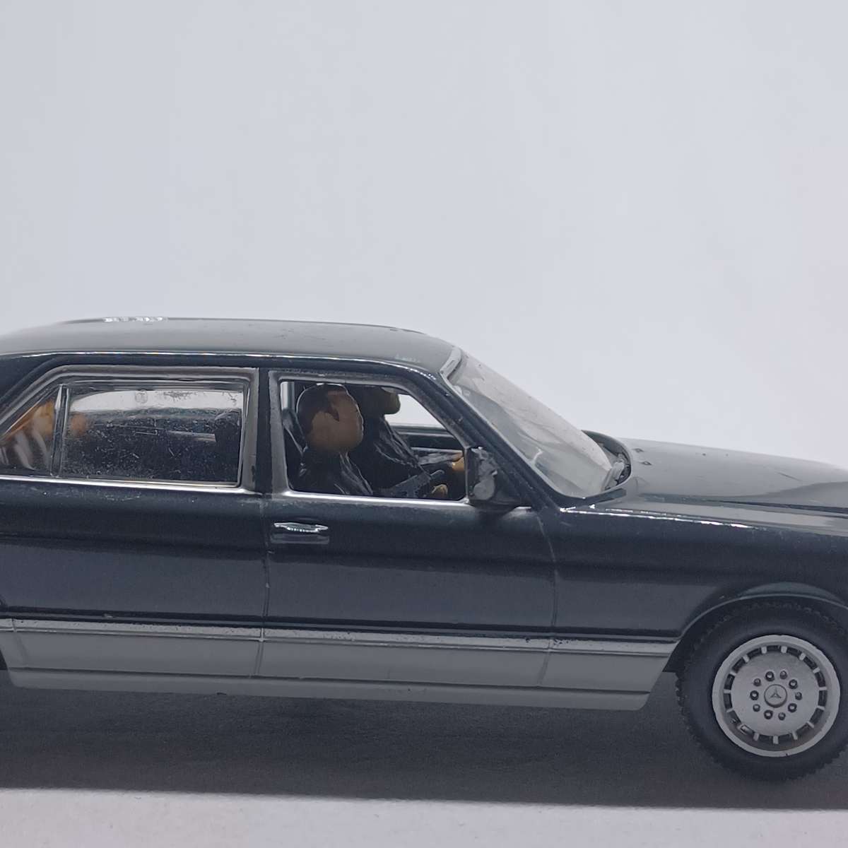 Universal Hobbies DY062 Mercedes S-Class - James Bond Collection - Tomorrow Never Dies - 1/43