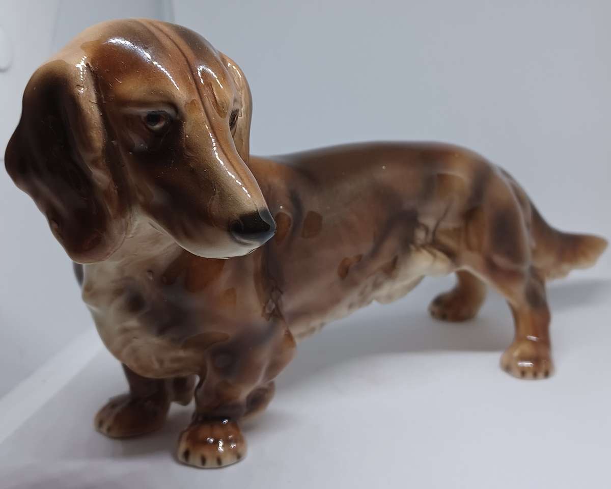 Vintage Hand Made Austrian Dachshund Dog Figurine Porcelain (25cm x 12cm)