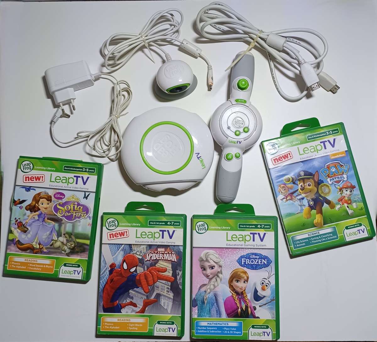 LeapFrog LeapTV Educational Video Gaming System with 4 games / see description