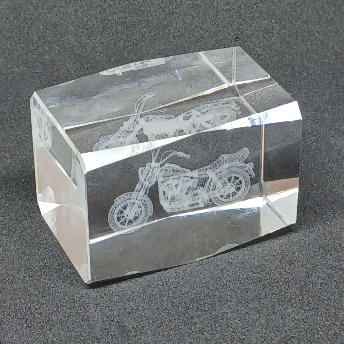 Harley Davidson Crystal Glass 3D Laser Etched Motorcycle Paperweight/ 6cm x 4cm x 4cm