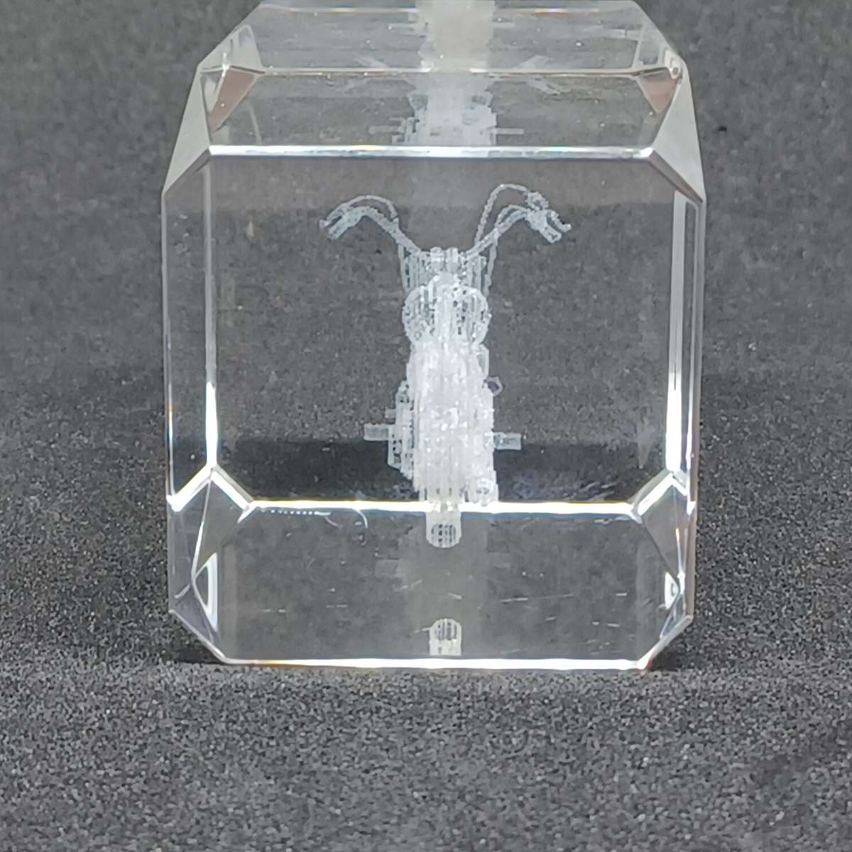 Harley Davidson Crystal Glass 3D Laser Etched Motorcycle Paperweight/ 6cm x 4cm x 4cm