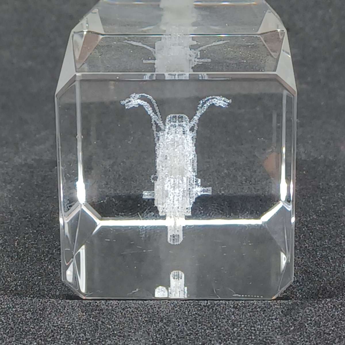 Harley Davidson Crystal Glass 3D Laser Etched Motorcycle Paperweight/ 6cm x 4cm x 4cm