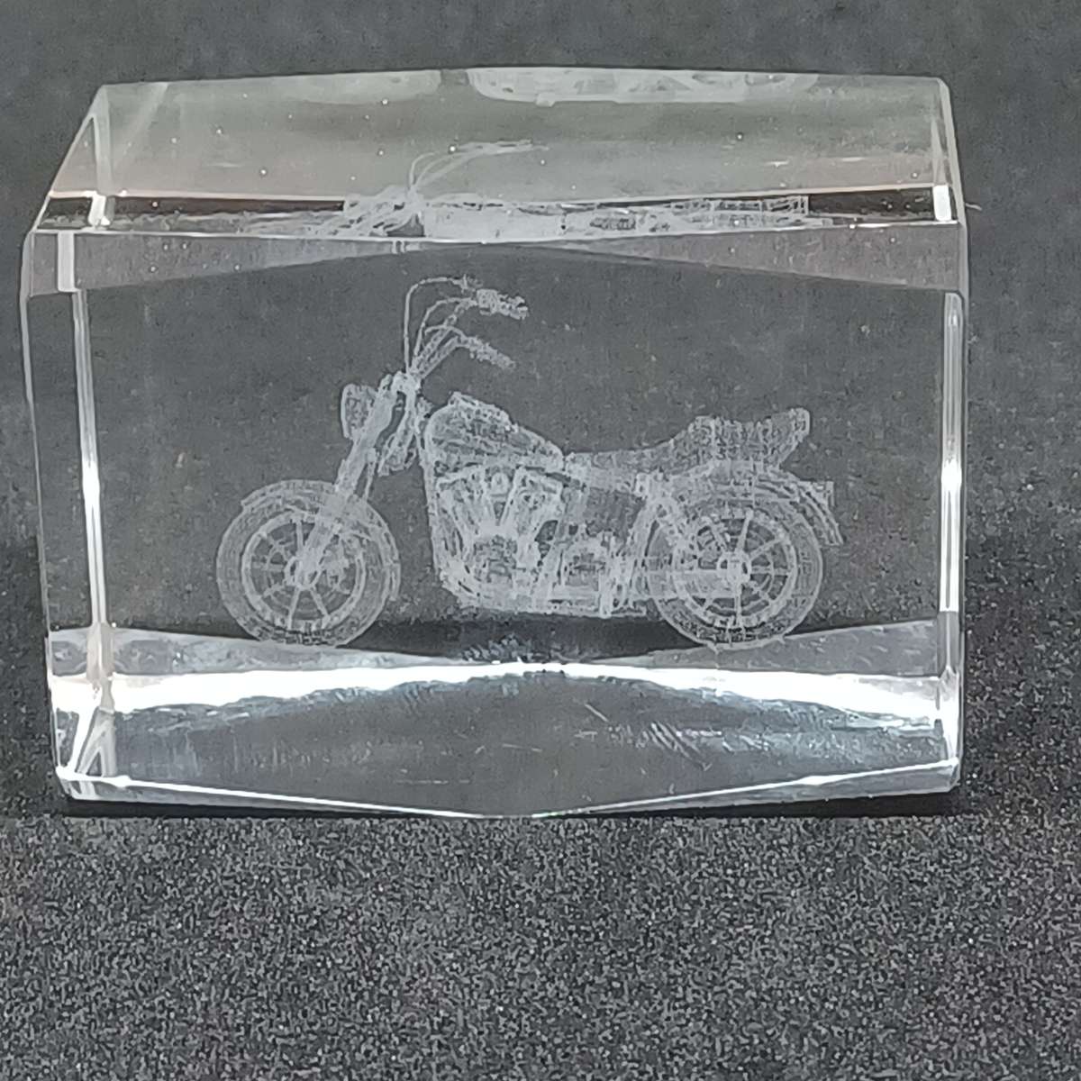Harley Davidson Crystal Glass 3D Laser Etched Motorcycle Paperweight/ 6cm x 4cm x 4cm