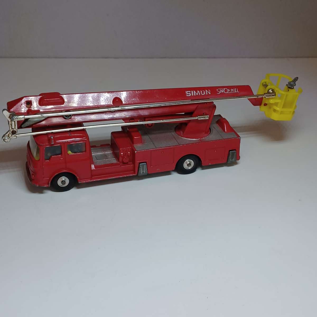 Vintage 1977 Corgi Major Simon Snorkel Fire Truck ( 24cm)