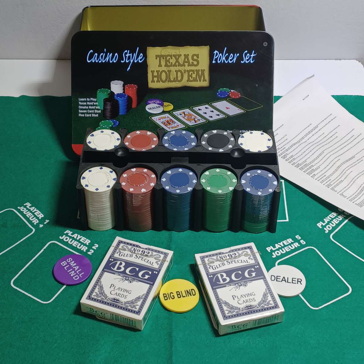 Casino Style 200 Pcs Poker Chips Set in a Tin Case / unused