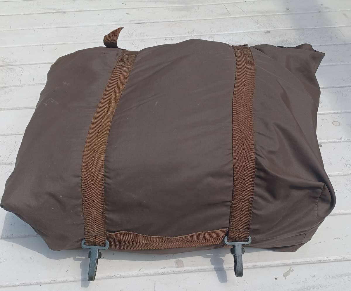 1972 SADF military sleeping bag with hood and carry bag