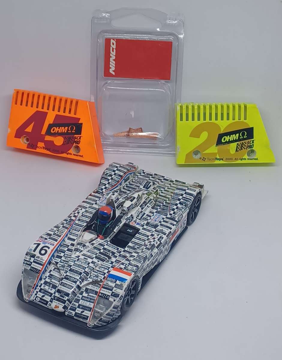 SCX Slot Cars 61160 1:32 DOME S 101 Judd "Holland" Slot Car and accessories ( not tested)