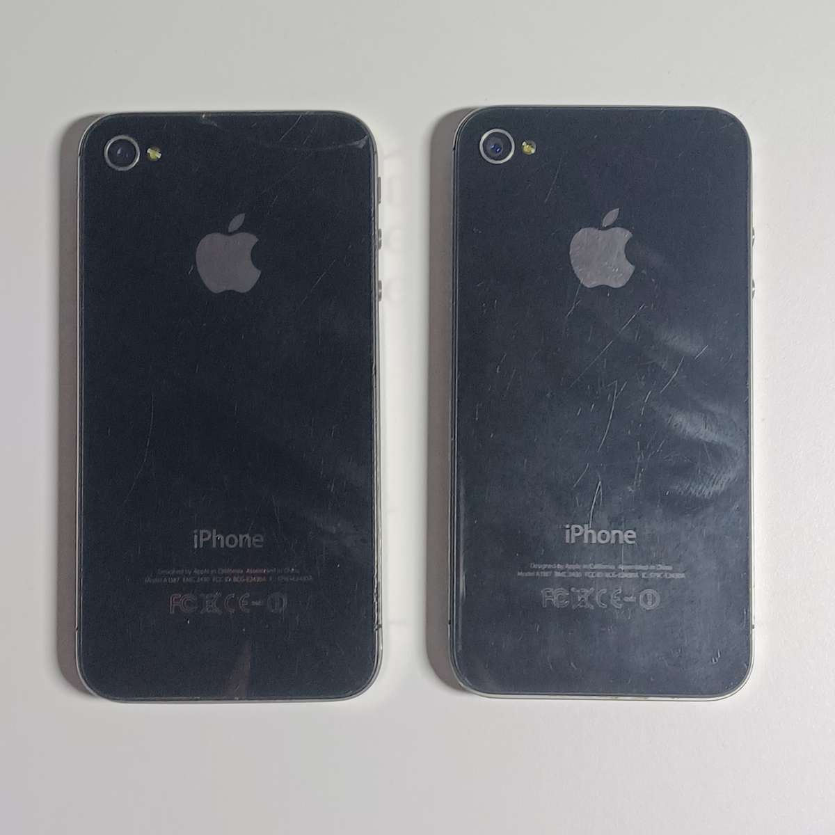 2 x iPhone 4s phones -- screens not working properly
