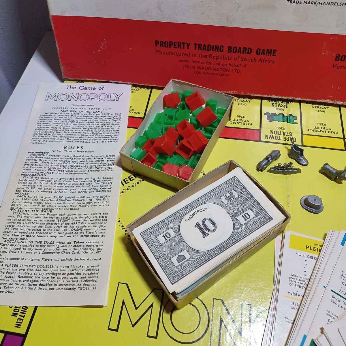 Vintage Bilingual Monopoly Board game