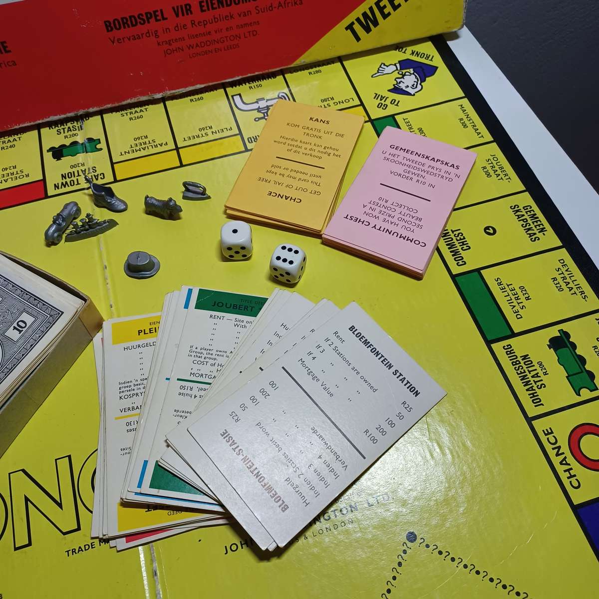 Vintage Bilingual Monopoly Board game