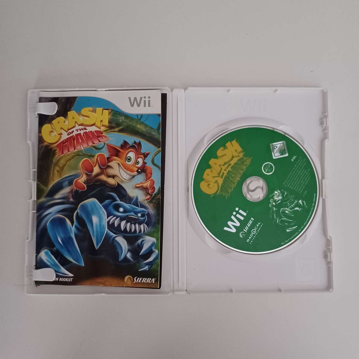 Crash Of The Titans Nintendo Wii 2007 with booklet  (tested working)