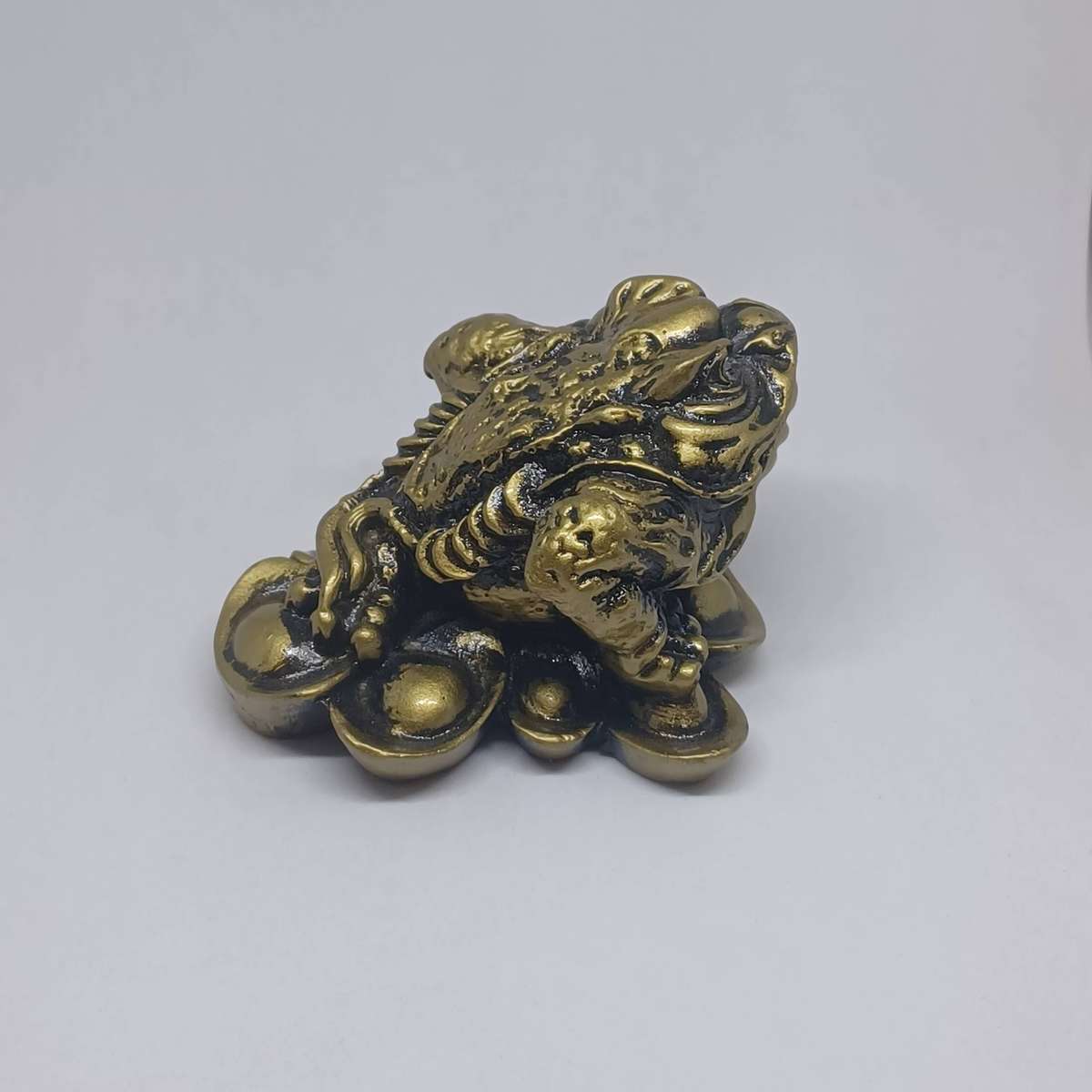 Feng Shui Money Frog (5.5cm x 8cm x 7.3cm)