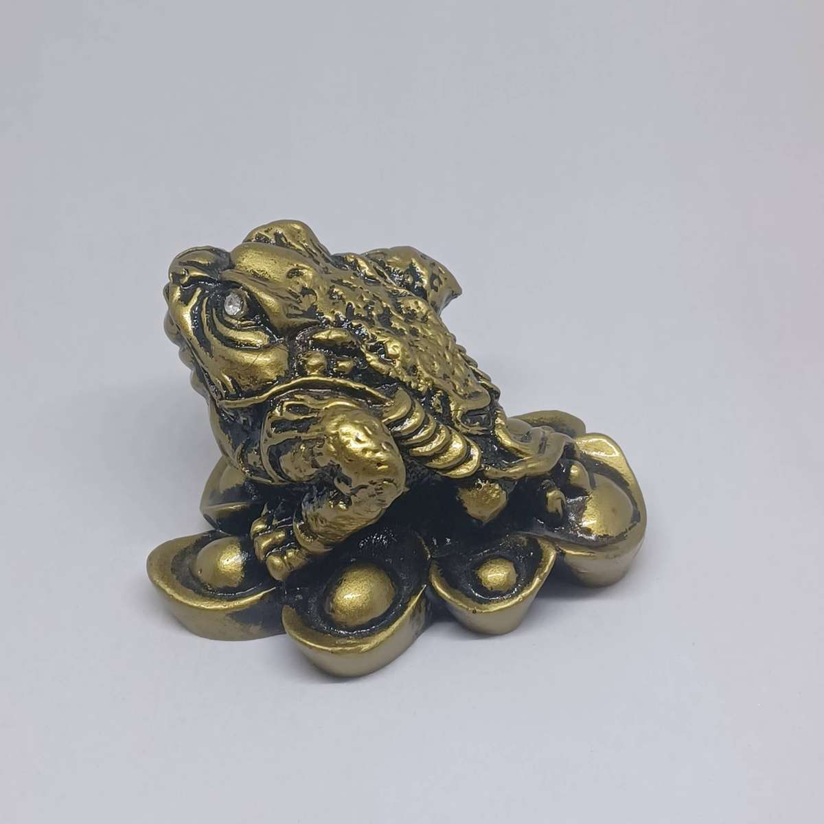 Feng Shui Money Frog (5.5cm x 8cm x 7.3cm)