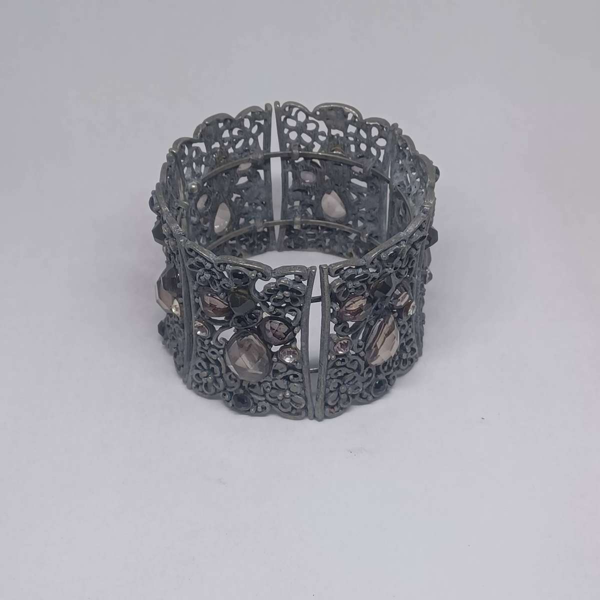 Vintage filigree cuff bracelet with gemstone accents (6.5cm diam x 4.5cm)