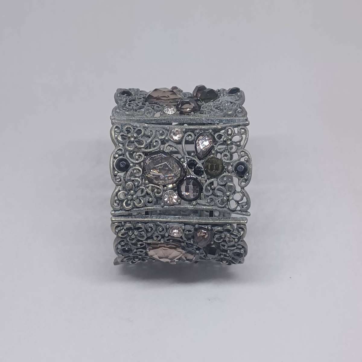 Vintage filigree cuff bracelet with gemstone accents (6.5cm diam x 4.5cm)