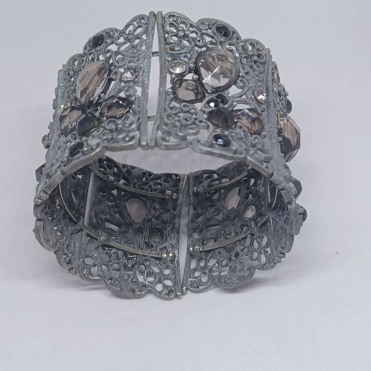 Vintage filigree cuff bracelet with gemstone accents (6.5cm diam x 4.5cm)