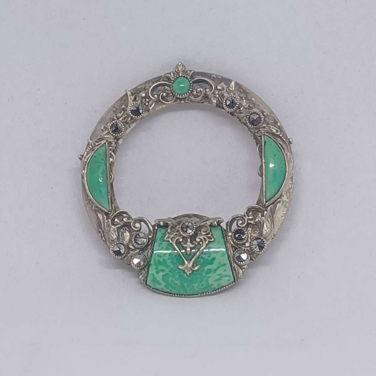 Art Deco Czech Circle Dress Clip Brooch With Marcasite accents and Peking Glass (4.5cm diam)