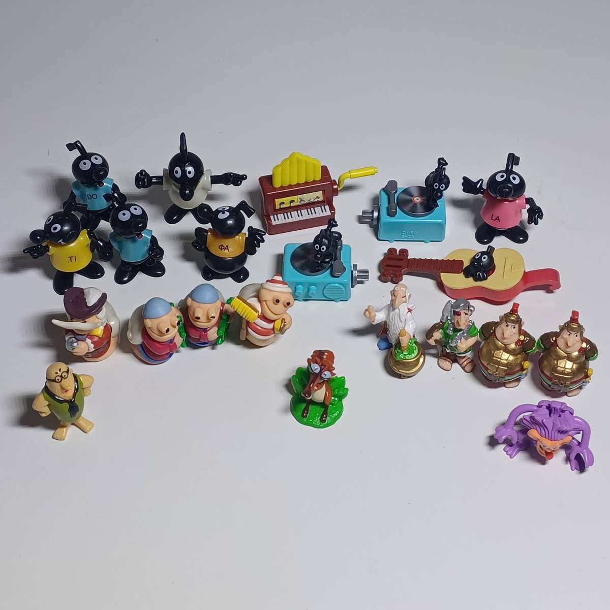 Collection Various Kinder Surprise toys - 21 pcs