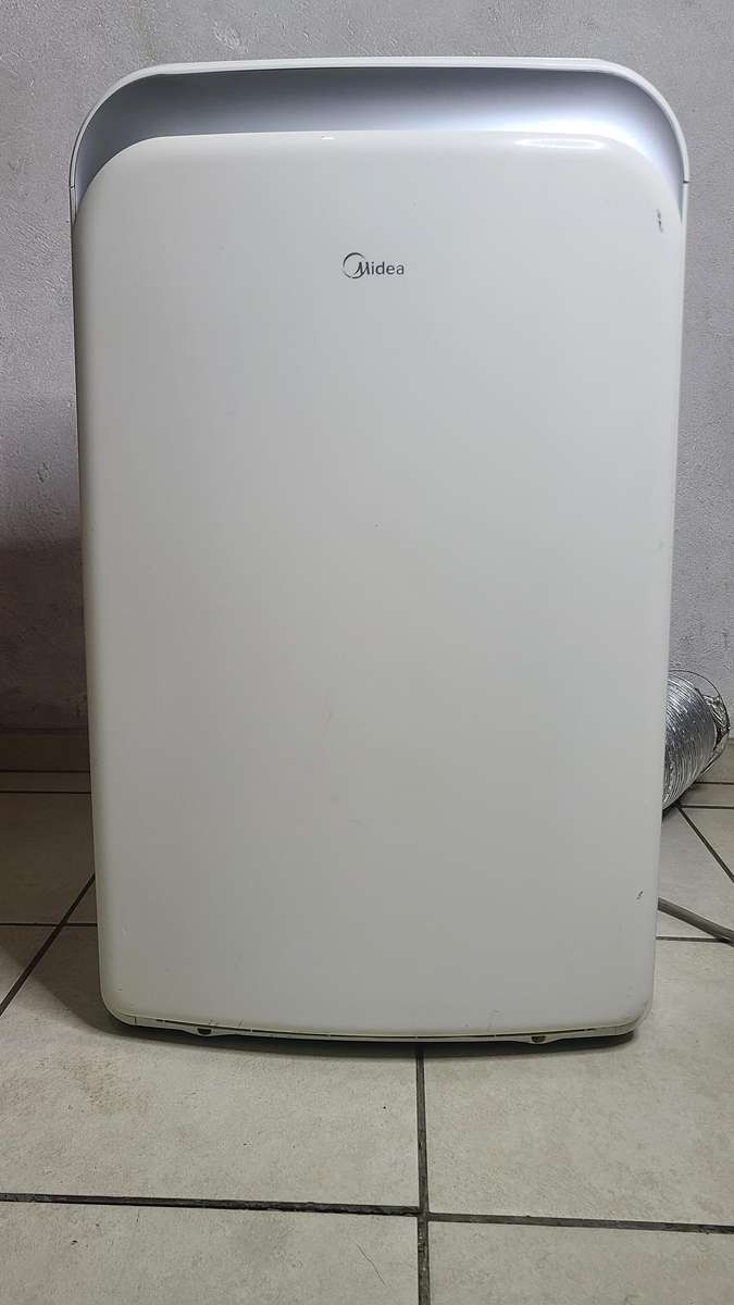 Midea mobile Aircon 12000BTU cooling and heating