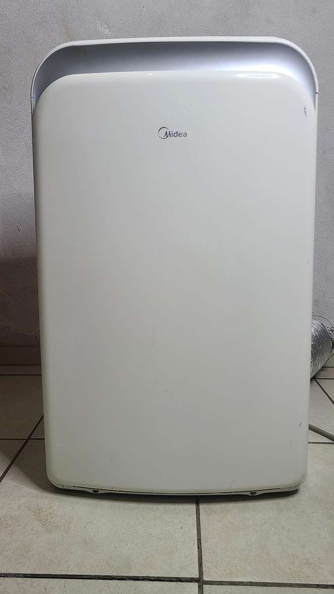 Midea mobile Aircon 12000BTU cooling and heating