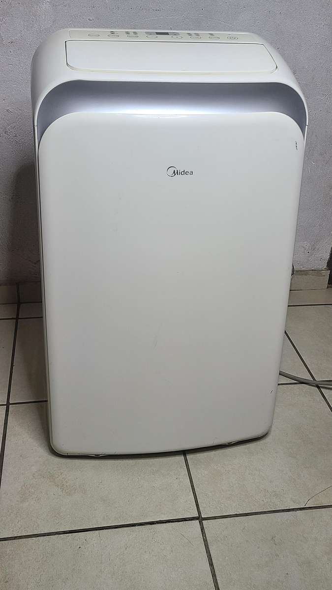 Midea mobile Aircon 12000BTU cooling and heating