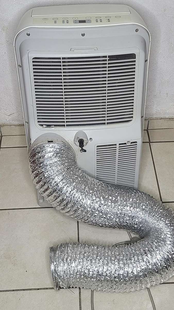 Midea mobile Aircon 12000BTU cooling and heating