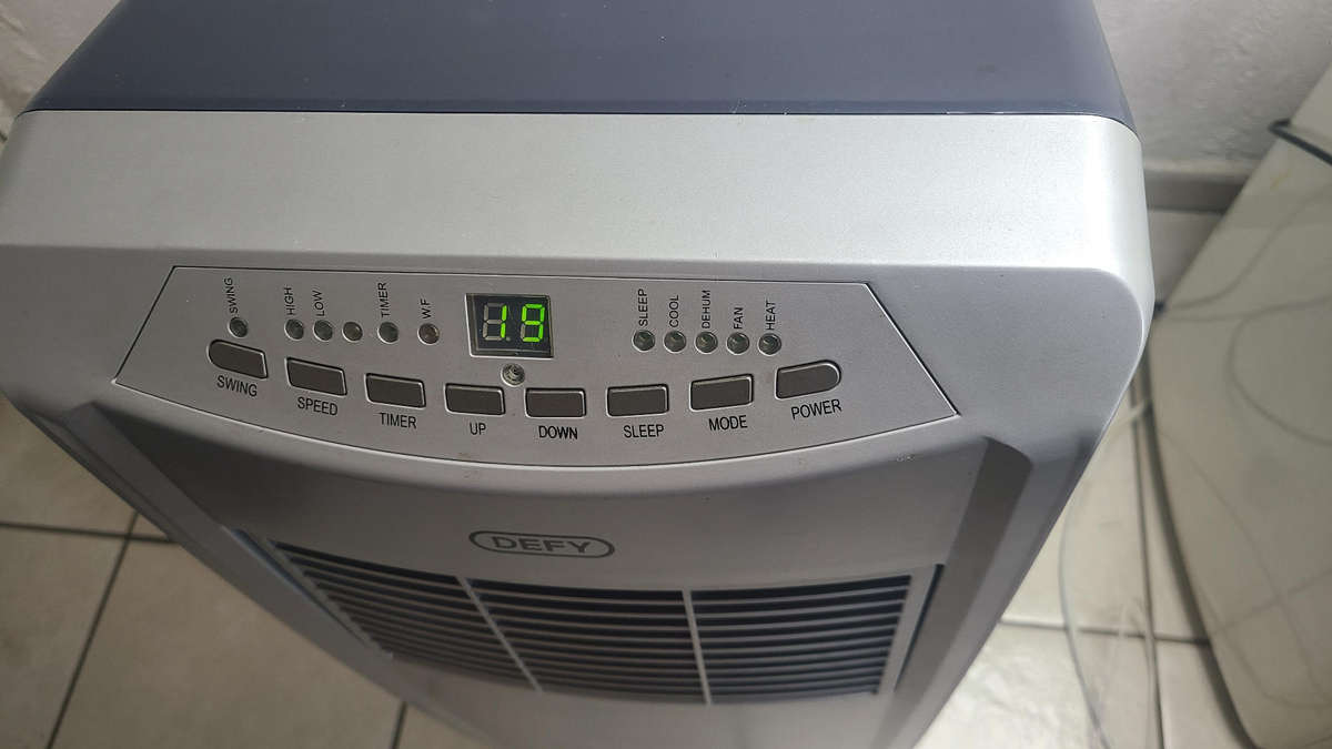 Defy mobile/portable air conditioner 12000BTU cooling and heating