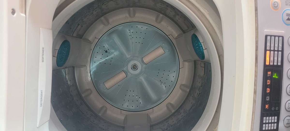 LG fuzzy logic 14.0kg washing machine