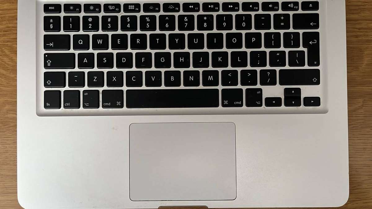 Apple MacBook Pro, details below
