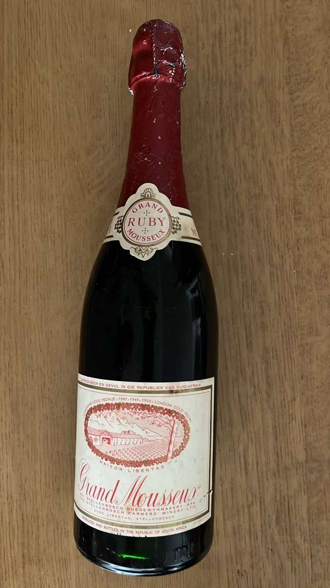 Grand Mousseur Ruby Red Sparkling Wine, details below