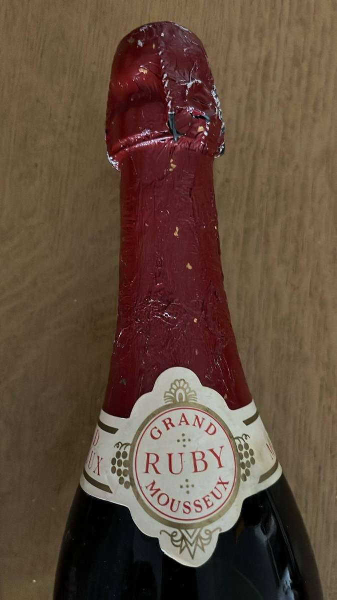 Grand Mousseur Ruby Red Sparkling Wine, details below