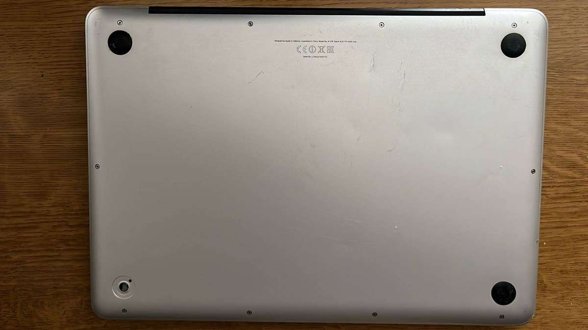 Apple MacBook Pro, details below