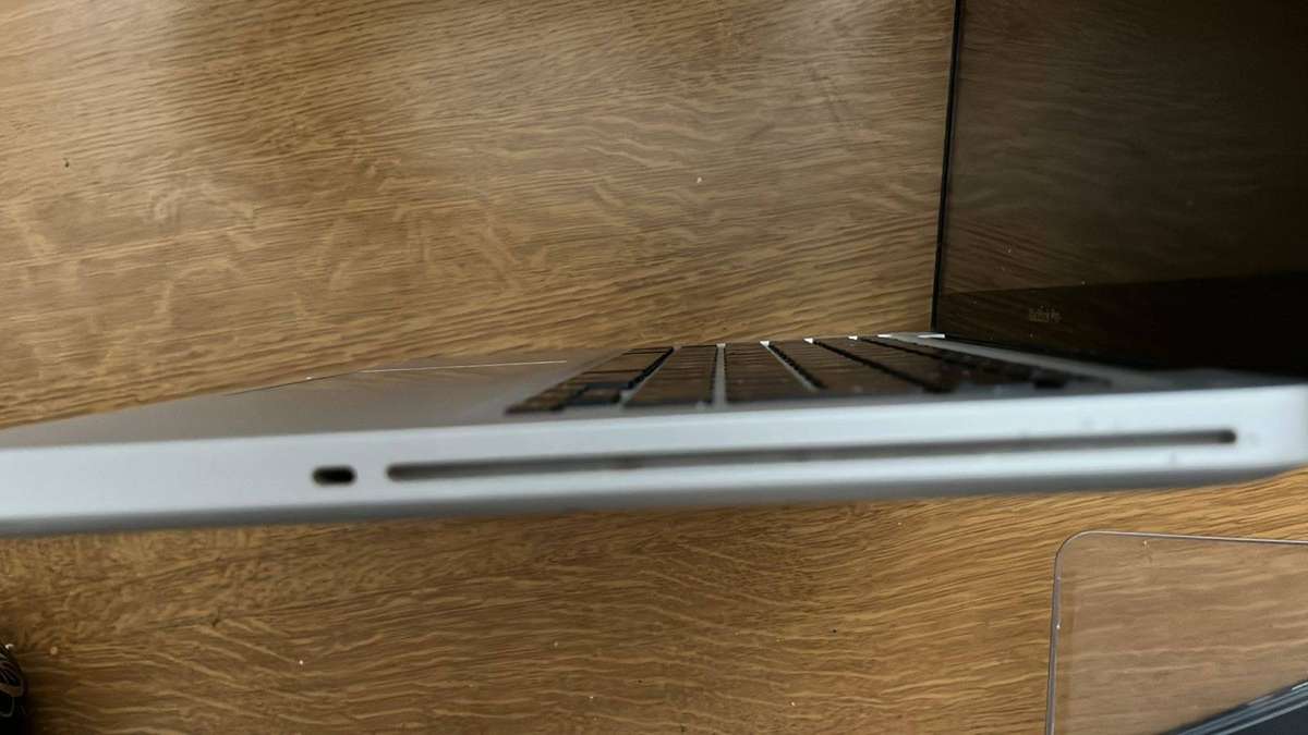 Apple MacBook Pro, details below