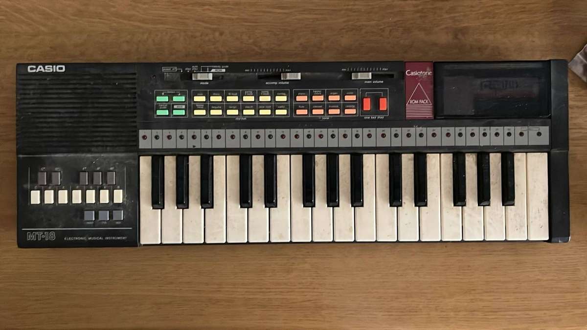 Casio Electric Keyboard, details below