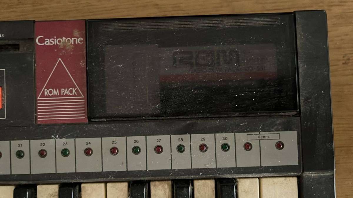 Casio Electric Keyboard, details below