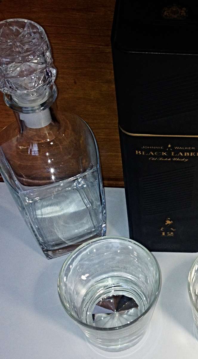 Exclusive Johnnie Walker Limited Edition Bar-ware