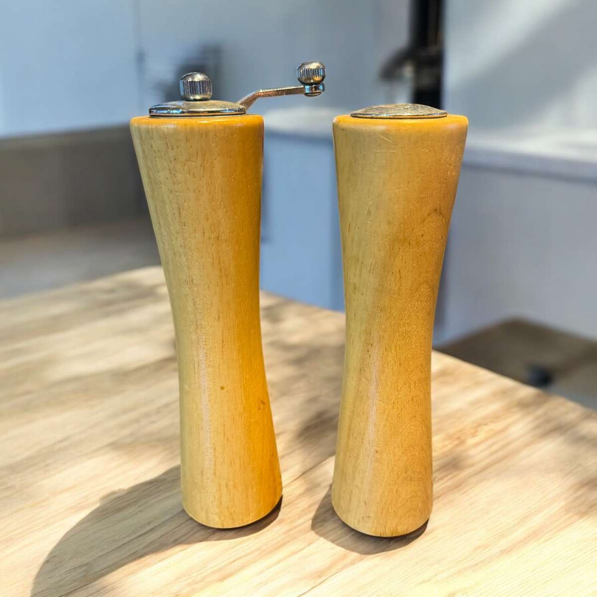 Salt and pepper grinders