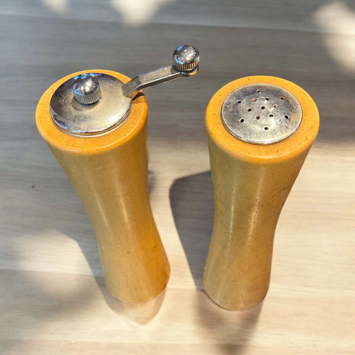 Salt and pepper grinders