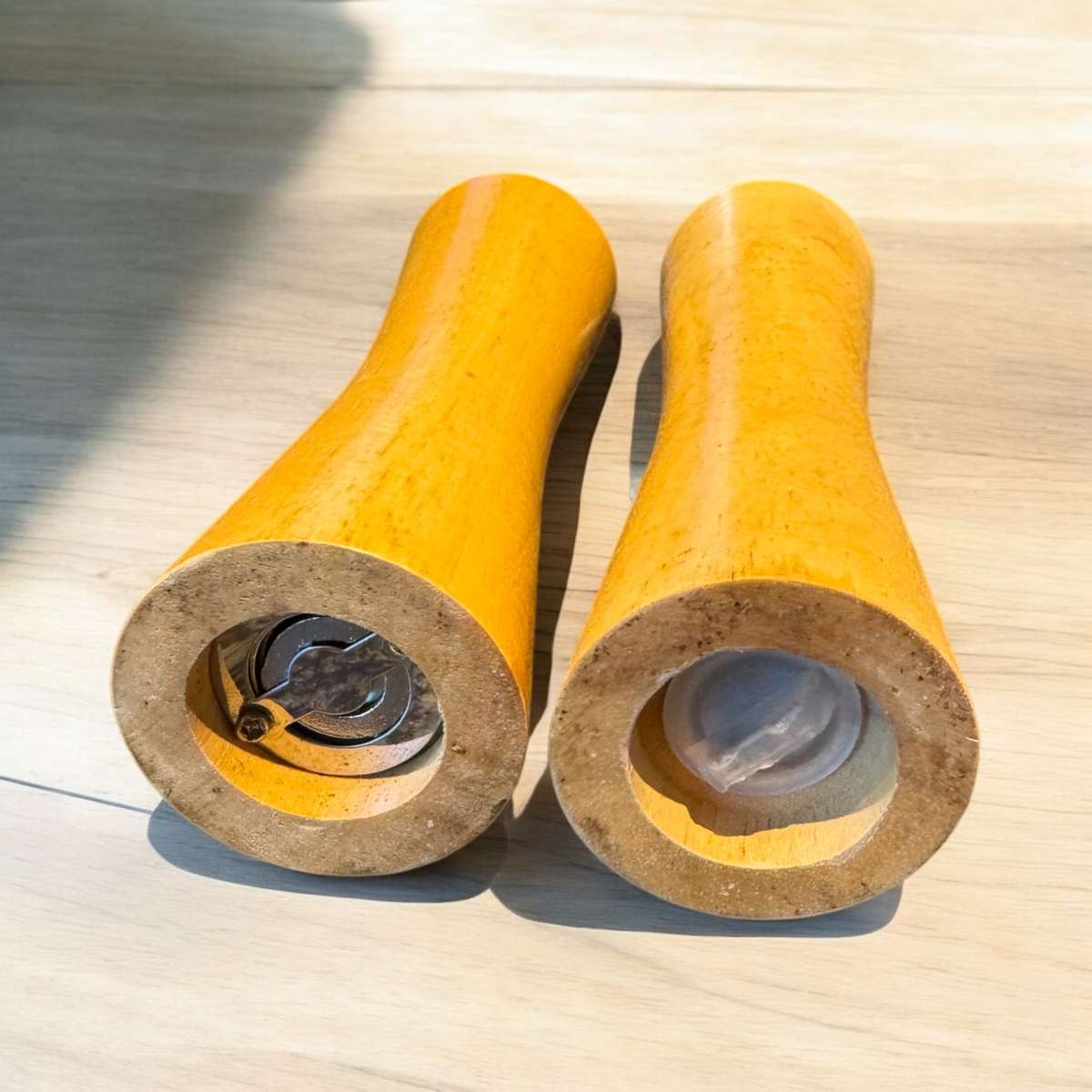 Salt and pepper grinders