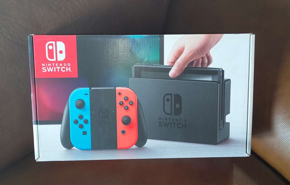NINTENDO SWITCH IN AMAZING CONDITION