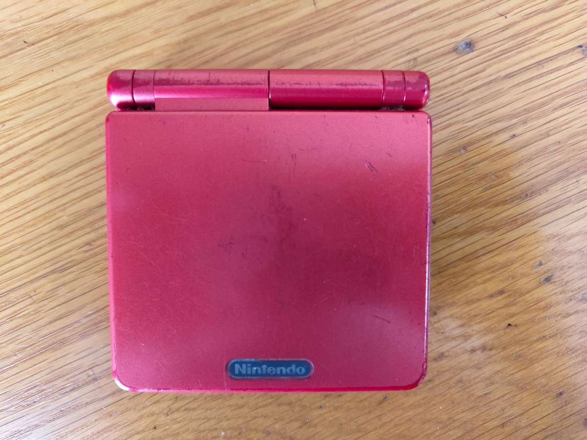 Nintendo Game Boy Advance SP