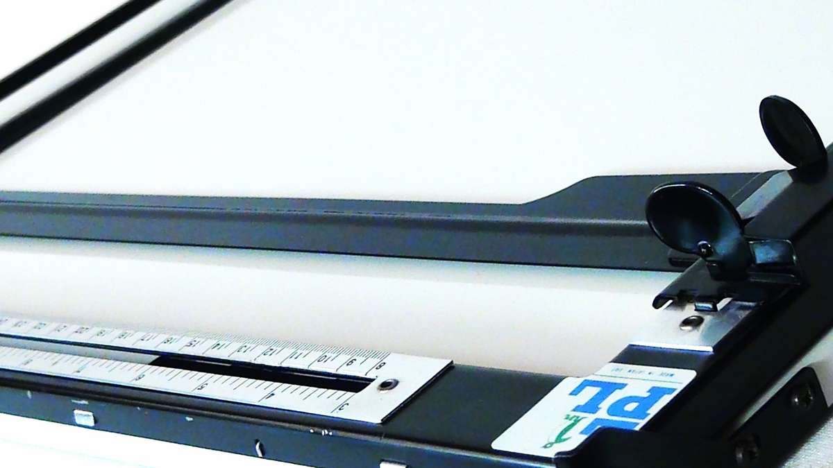 LPL 505A 35 x 43cm 14 x 17" Metal 2Blade Adjustable Darkroom Enlarging Easel Mask