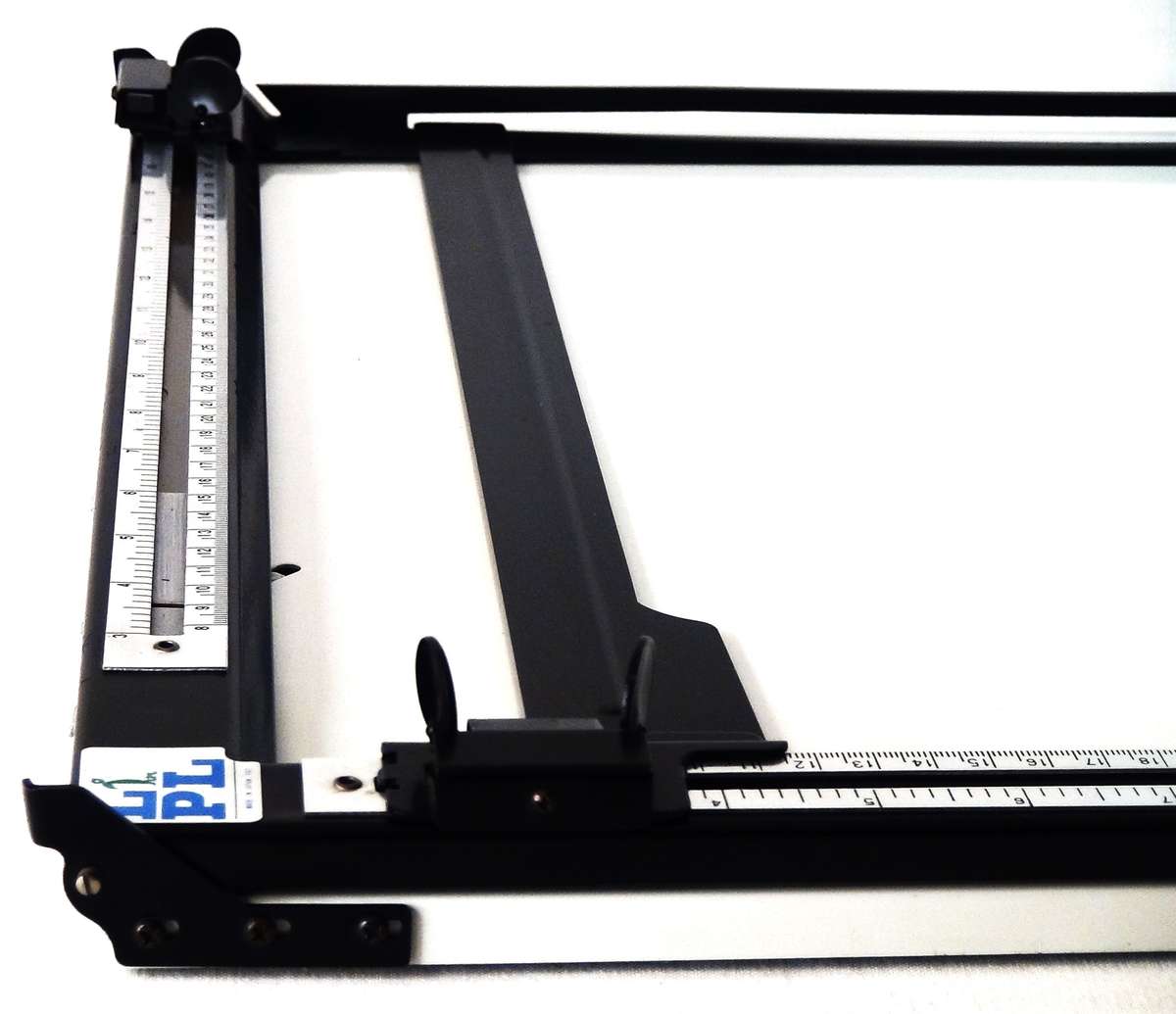 LPL 505A 35 x 43cm 14 x 17" Metal 2Blade Adjustable Darkroom Enlarging Easel Mask
