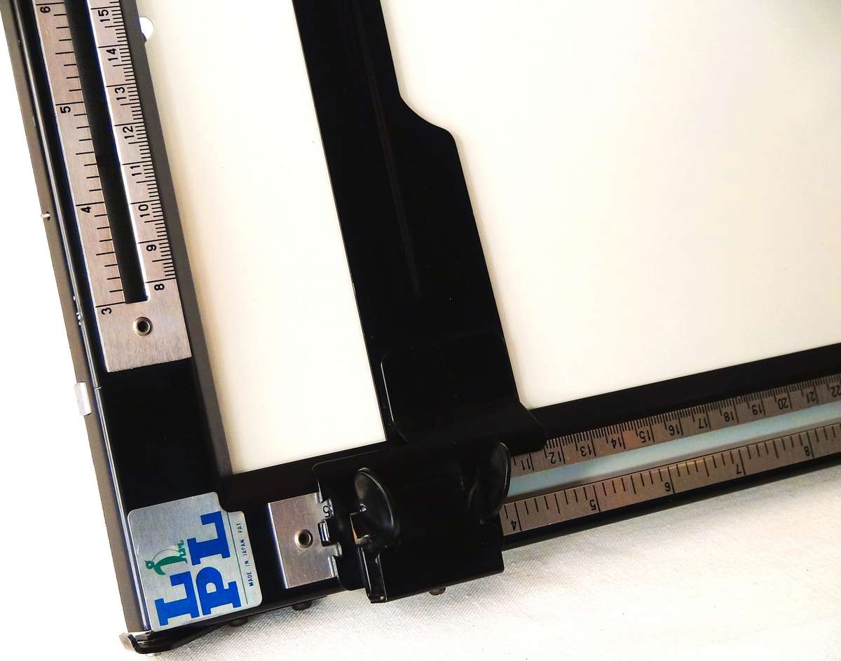 LPL 505A 35 x 43cm 14 x 17" Metal 2Blade Adjustable Darkroom Enlarging Easel Mask