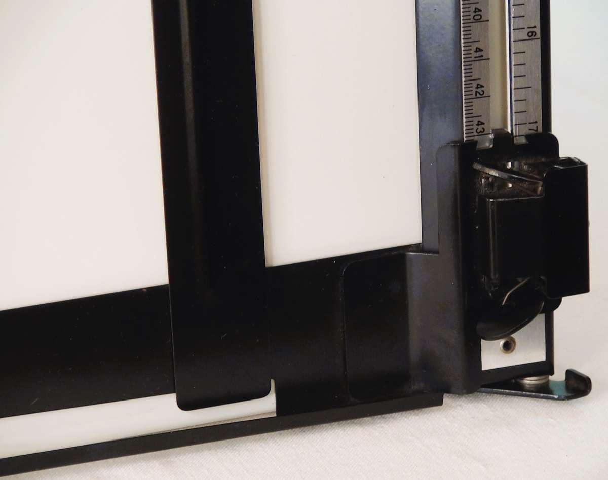 LPL 505A 35 x 43cm 14 x 17" Metal 2Blade Adjustable Darkroom Enlarging Easel Mask