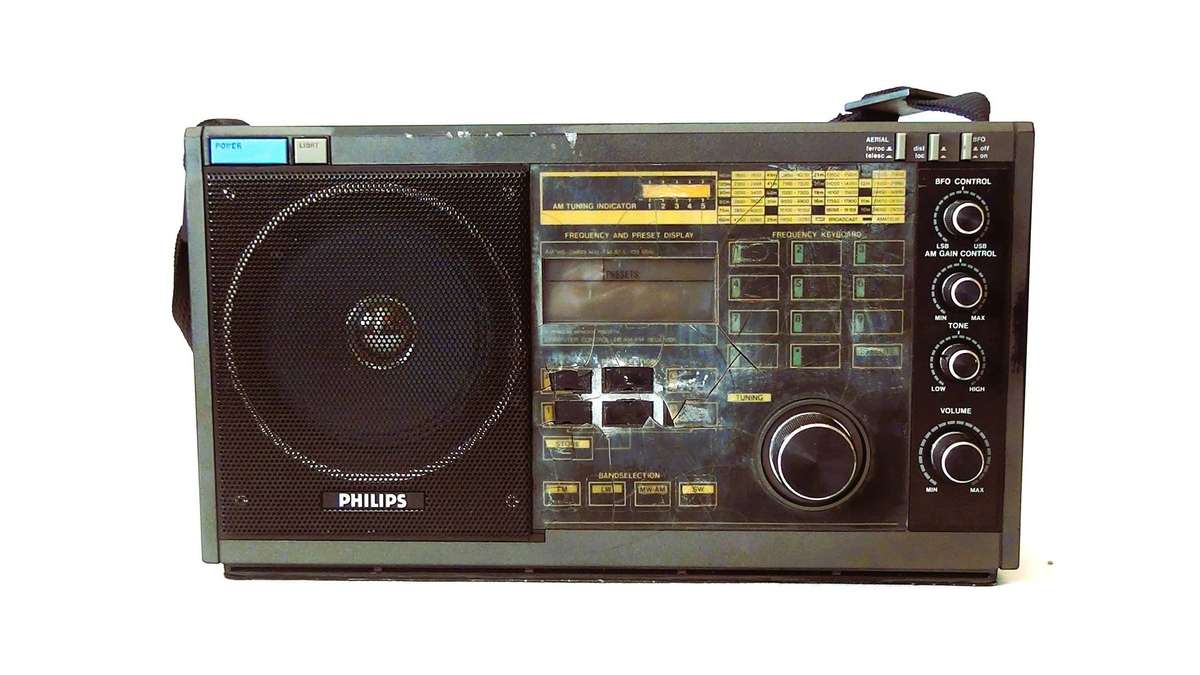 Philip D2935 Synthesized world Radio Receiver With Digital Display